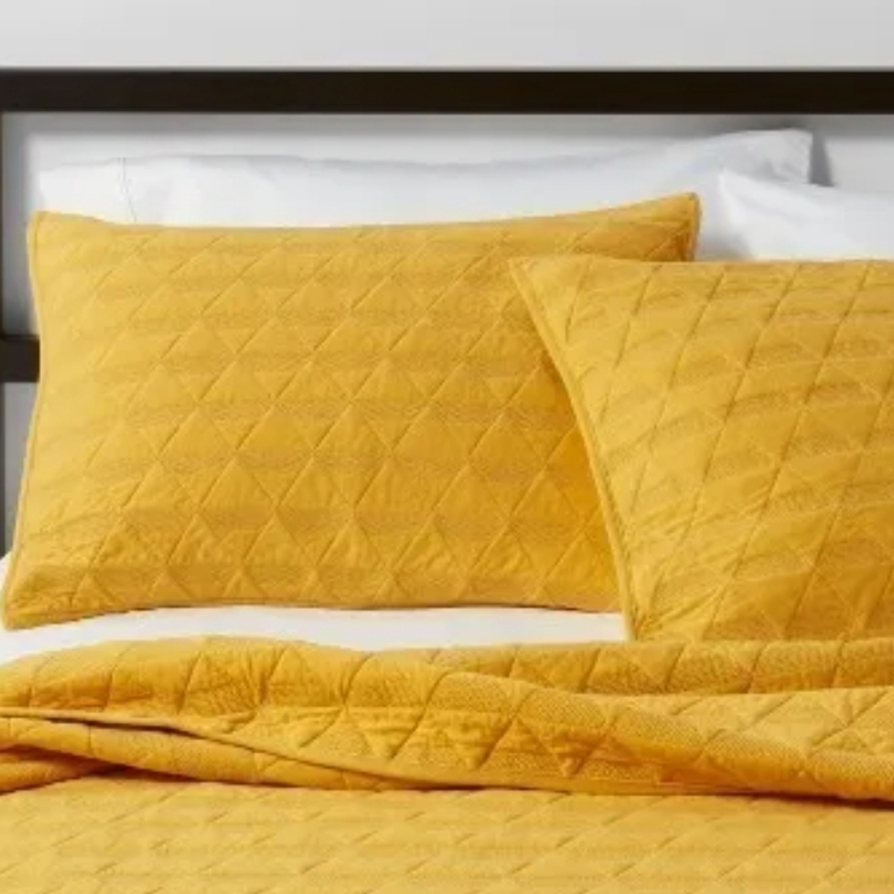 Nate Berkus, Project 62, King Triangle Jersey Quilt
